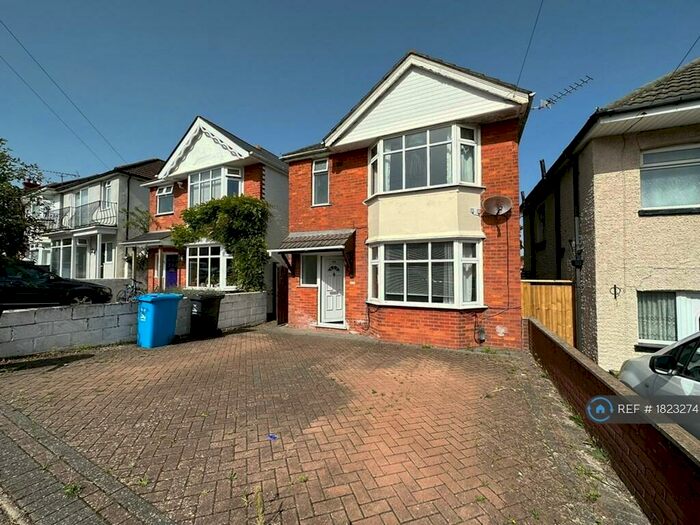3 Bedroom Detached House To Rent In Wroxham Road, Poole, BH12