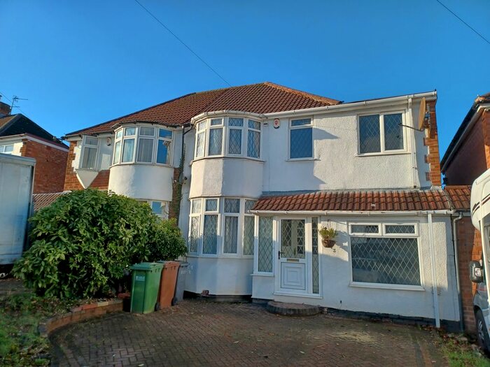 4 Bedroom Semi-Detached House To Rent In Lode Lane, Solihull, West Midlands B91