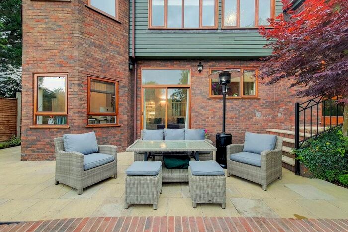 5 Bedroom Detached House For Sale In Beeches Drive, Farnham Common, Slough, SL2