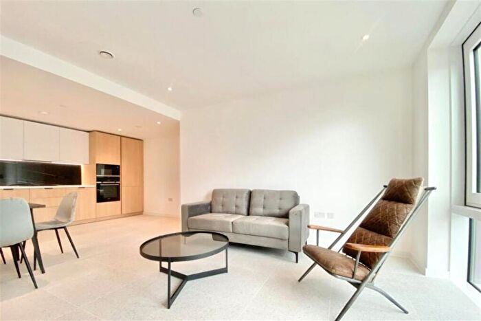 2 Bedroom Apartment To Rent In Bouchon Point, Cendal Crescent, E1
