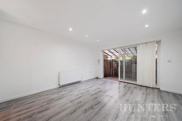 3 Bedroom Town House To Rent In Morland Place, London, N15