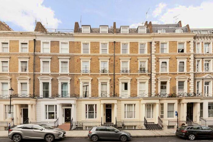 3 Bedroom Flat To Rent In Collingham Place, London, SW5