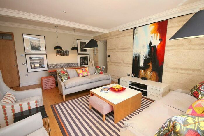 2 Bedroom Flat To Rent In Inverleith Row, Edinburgh, EH3