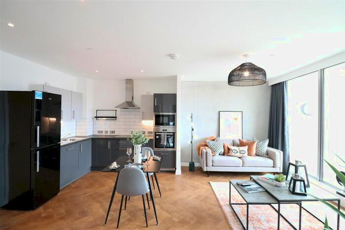 1 Bedroom Flat To Rent In Broadside, Oldham Road, M4