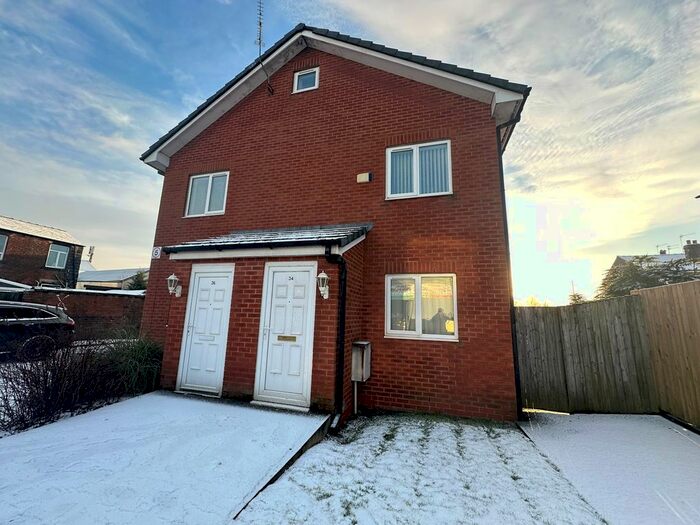 2 Bedroom Flat To Rent In St James Court, Bury, BL8