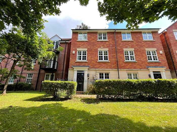 4 Bedroom Semi-Detached House To Rent In Old College Road, Newbury, RG14