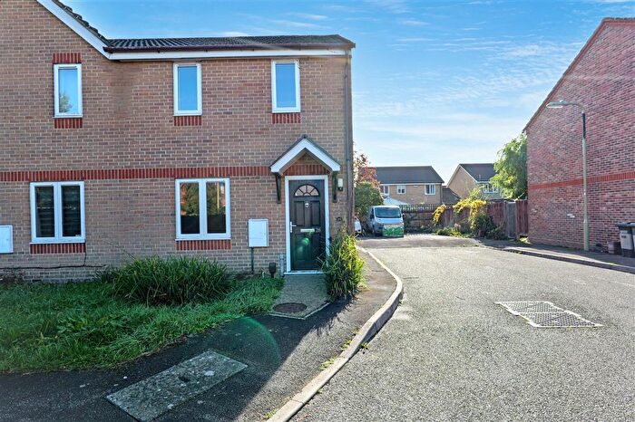 2 Bedroom End Of Terrace House For Sale In Terrier Close, Hedge End, Southampton, SO30