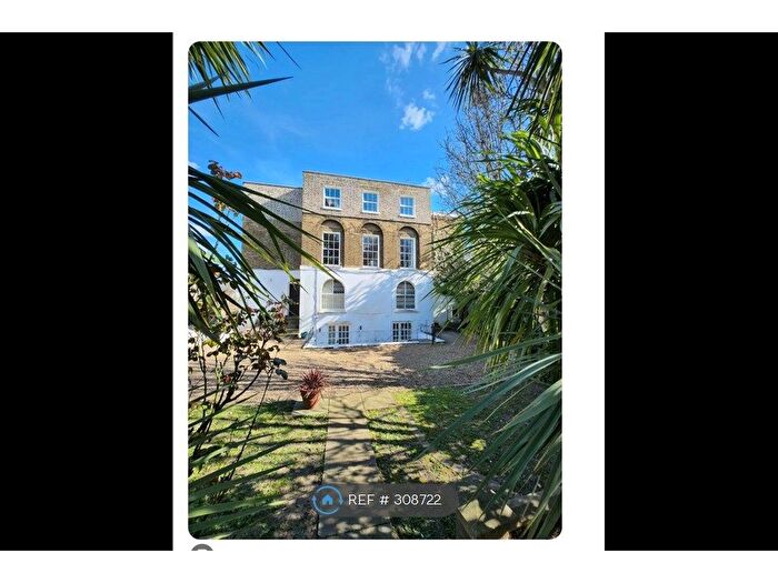 Studio To Rent In Shepperton Road, London, N1