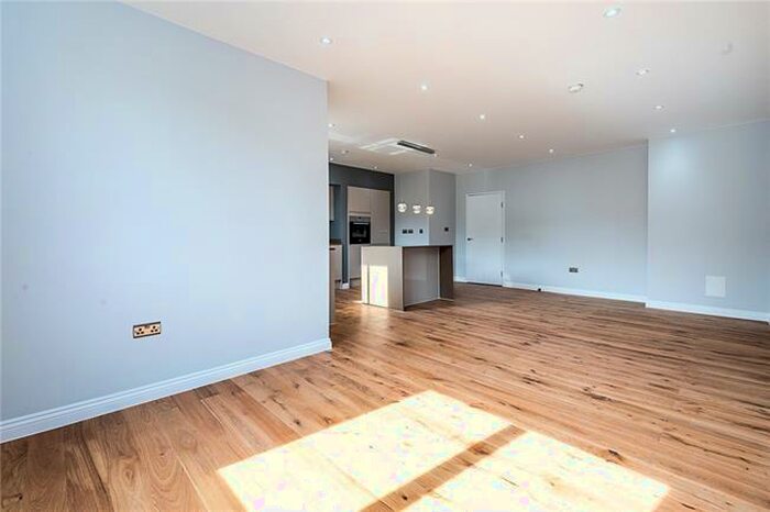 2 Bedroom Flat To Rent In East Dulwich Grove London, SE22