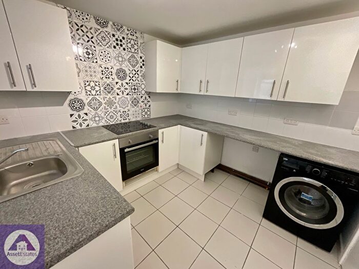 1 Bedroom Flat To Rent In Commercial Road, Llanhilleth, Abertillery, NP13