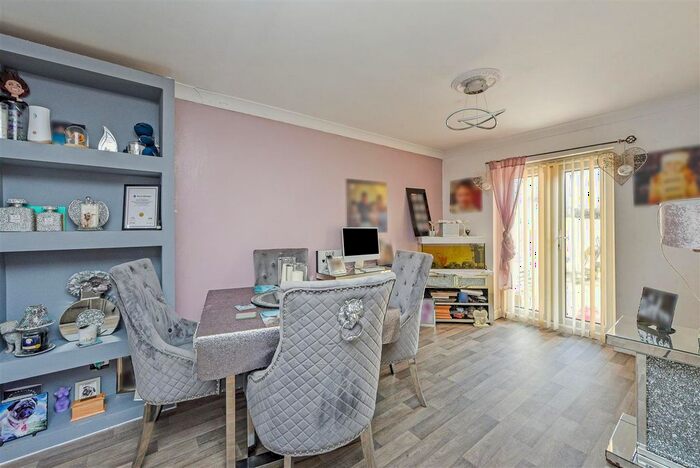 3 Bedroom Terraced House For Sale In Flexford Gardens, Havant, PO9