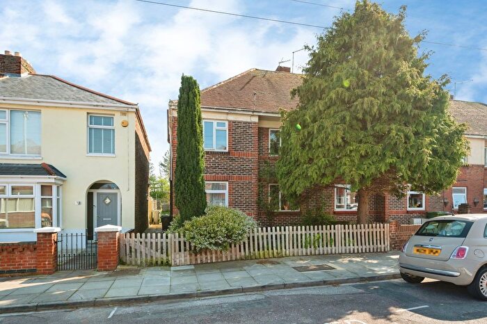 2 Bedroom Flat For Sale In Aylen Road, Portsmouth, Hampshire, PO3