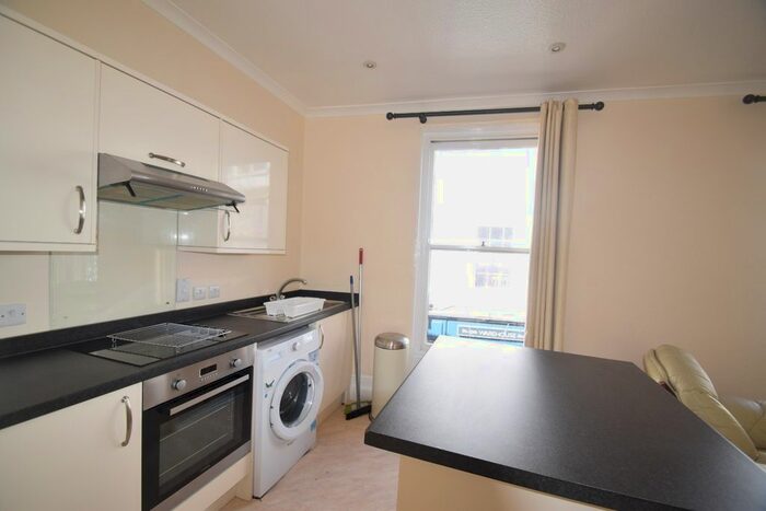 3 Bedroom Flat To Rent In First Floor Flat, High Street, Falmouth, TR11