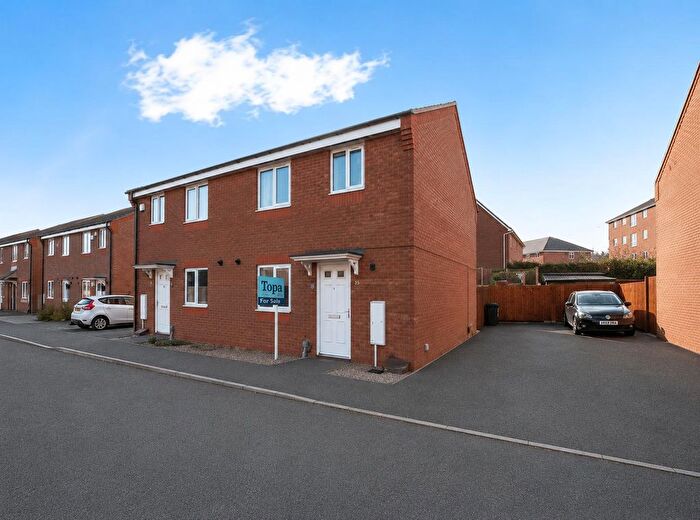 3 Bedroom Semi-Detached House For Sale In Wharf Mews, Netherton, Dudley, DY2