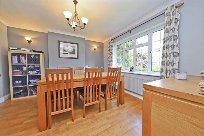 4 Bedroom Detached House For Sale In Broadwood Avenue, Ruislip, HA4