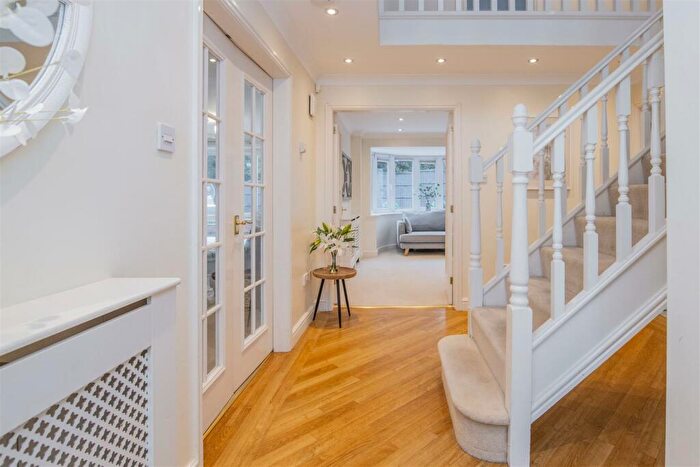 5 Bedroom Detached House For Sale In Bates Close, Market Harborough, LE16
