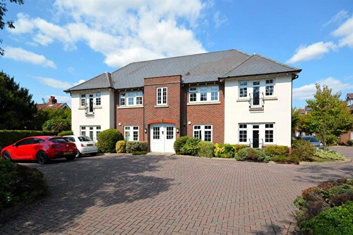 2 Bedroom Flat To Rent In Waterfield Gardens, Chichester, PO19