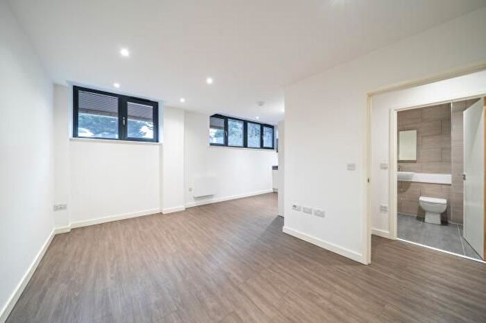 2 Bedroom Flat To Rent In High Road, London, N20