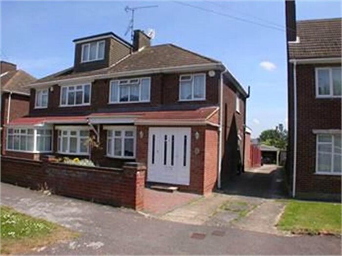 3 Bedroom Detached House To Rent In Rossfold Road, Luton, LU3