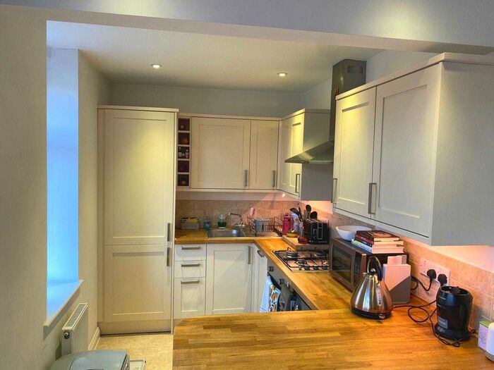 2 Bedroom Flat To Rent In Madrid Road, Guildford, GU2