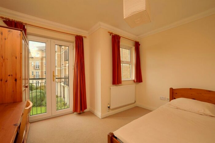 3 Bedroom Flat To Rent In Venneit Close, Oxford, OX1