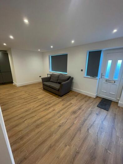 1 Bedroom Flat To Rent In Queens Parade Close, London, N11