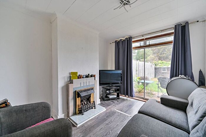 4 Bedroom Semi-detached House To Rent In Vincam Close, Twickenham, TW2