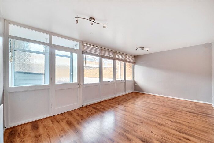 1 Bedroom Flat For Sale In Dingley Lane, London, SW16