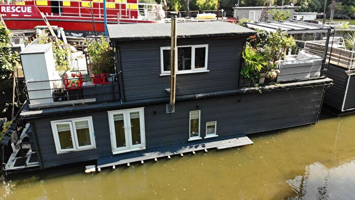 2 Bedroom Houseboat For Sale In Swan Island, Strawberry Vale, Twickenham, TW1