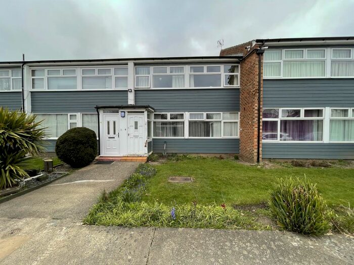 2 Bedroom Flat To Rent In High Moor Court, Moortown, Leeds, LS17