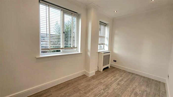 4 Bedroom Property To Rent In Tysoe Avenue, Enfield, EN3
