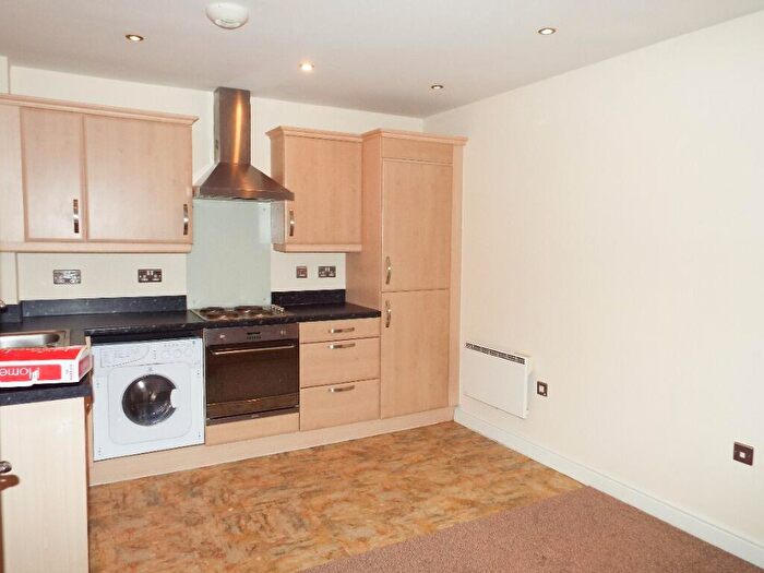 2 Bedroom Flat To Rent In Carlton Boulevard, Lincoln, LN2