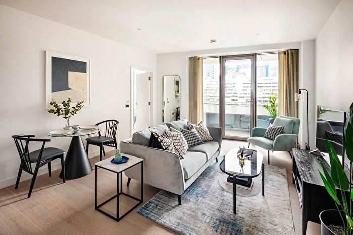 1 Bedroom Flat To Rent In Water Street, South Quay, E14