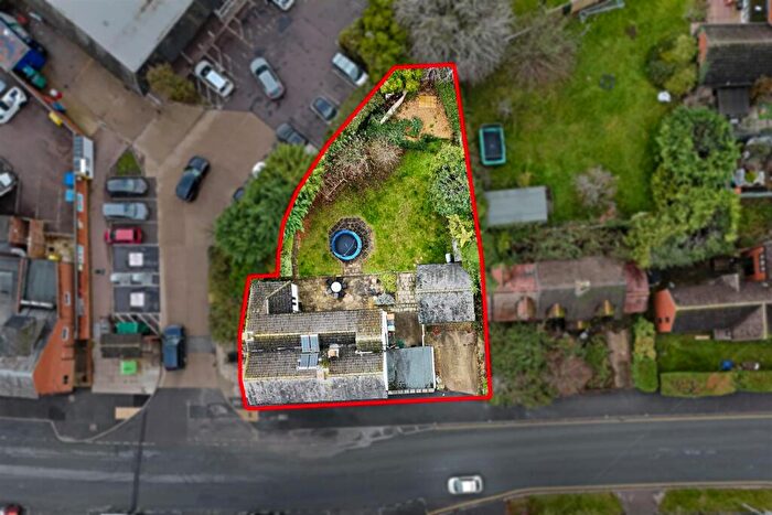 5 Bedroom Detached House For Sale In Bedford Road, Barton-Le-Clay, MK45