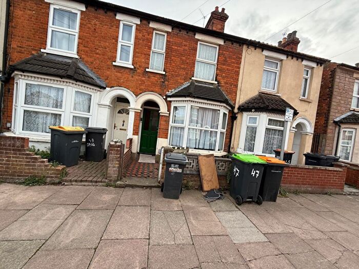 2 Bedroom Terraced House To Rent In Sandhurst Road, Bedford, MK42