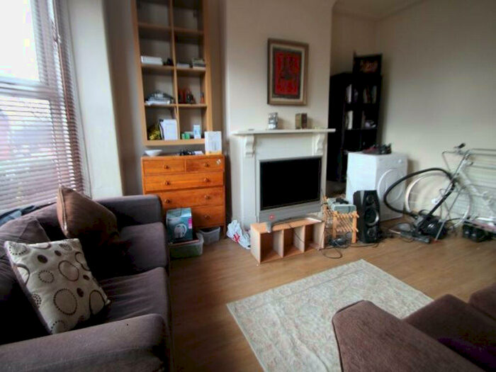 4 Bedroom House To Rent In Cardigan Lane, Leeds, LS6