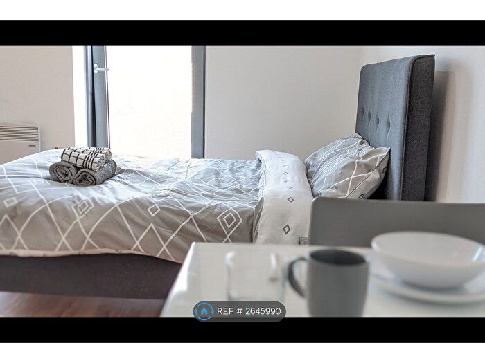 Studio To Rent In Michigan Point Tower A, Salford, M50
