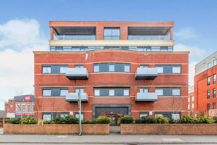 2 Bedroom Apartment To Rent In Bath Road, Slough, SL1