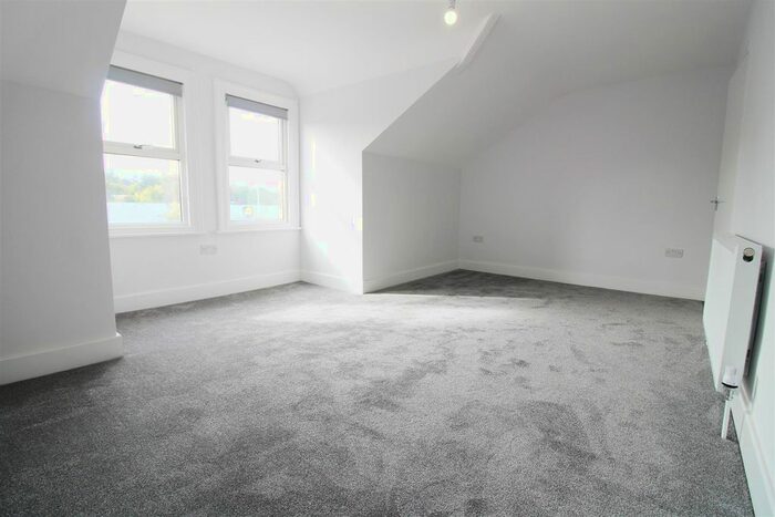 2 Bedroom Flat To Rent In Oxford Road, West Reading, Berkshire, RG30