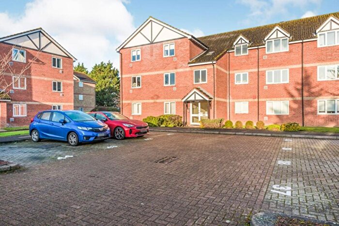 2 Bedroom Flat To Rent In Primrose Close, Wallington, Surrey, SM6