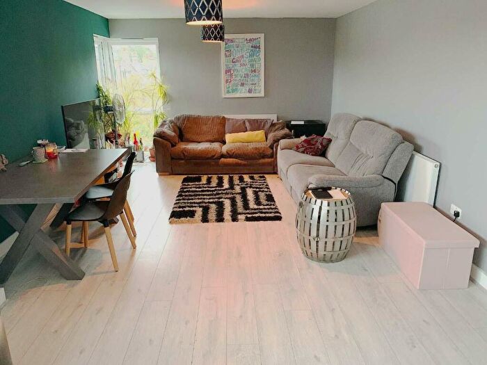1 Bedroom Apartment For Sale In Old Road, Chatham, ME4