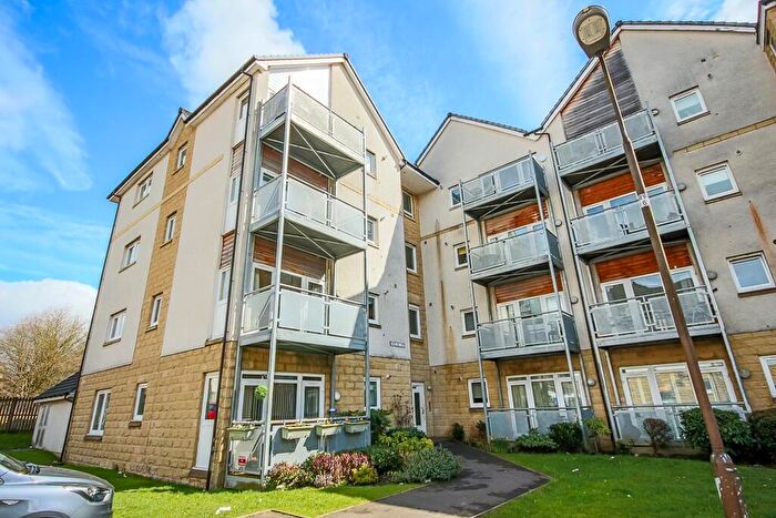2 Bedroom Apartment To Rent In Hawk Brae, Livingston, EH54