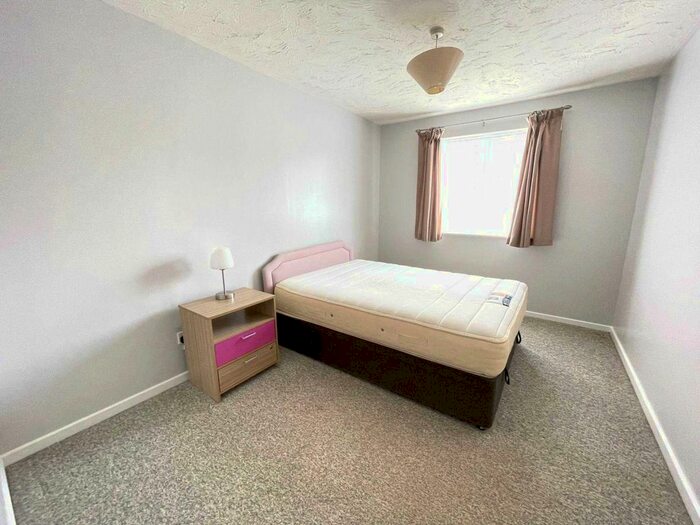 1 Bedroom Flat To Rent In Frobisher Road, Erith, DA8