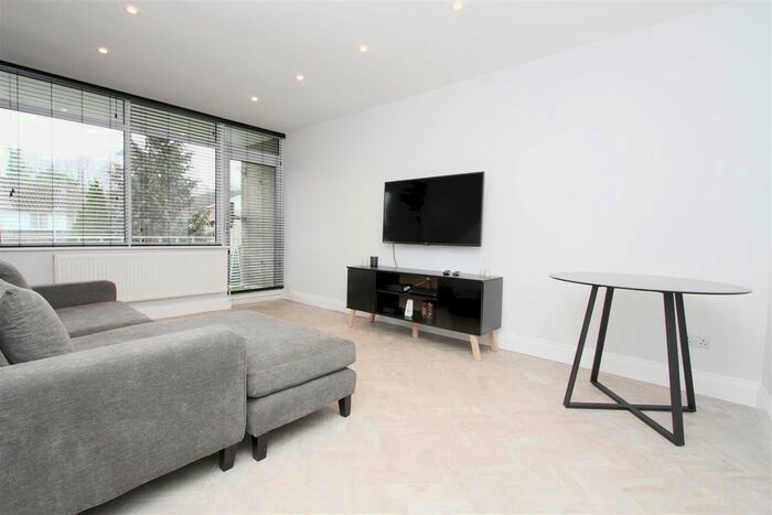 2 Bedroom Maisonette To Rent In Milton Road, Ickenham, UB10