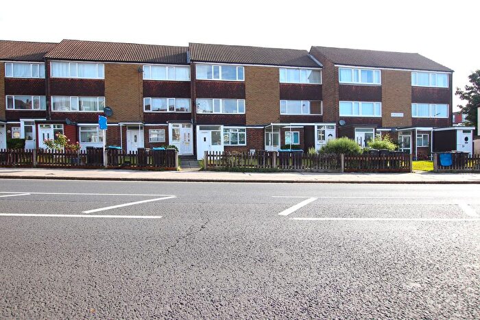 3 Bedroom Maisonette To Rent In South Norwood Hill, London, SE25