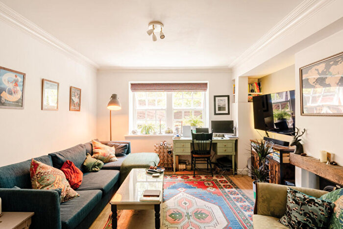 1 Bedroom Flat For Sale In Cotham Road, Cotham, Bristol, BS6