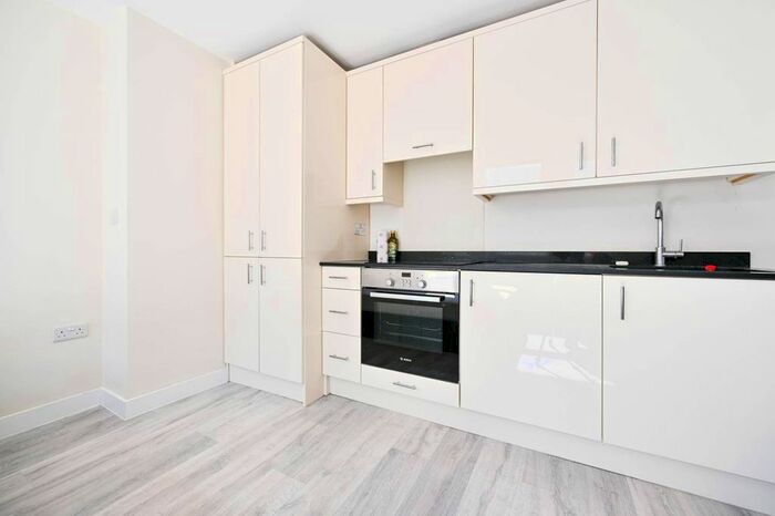 Studio To Rent In Brixton Road, Brixton, London, SW9