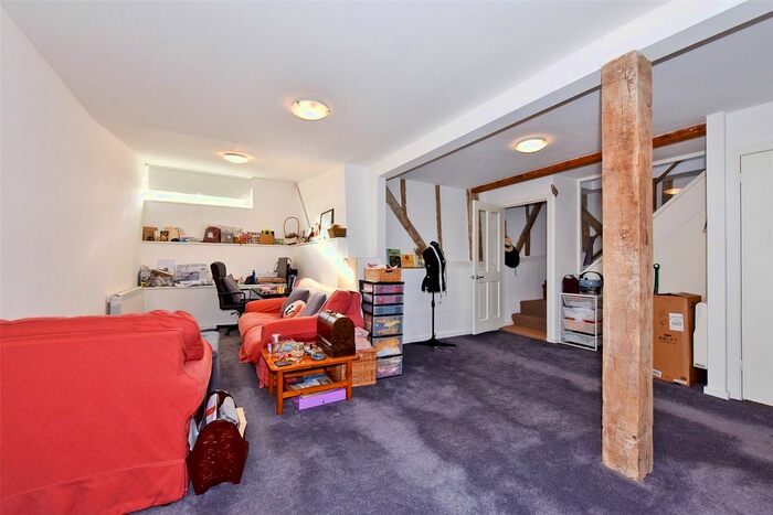 1 Bedroom Flat To Rent In Church Farm, Woodcote, Reading, Oxfordshire, RG8