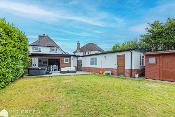 4 Bedroom Detached House For Sale In Cheriton Avenue, Bournemouth, BH7