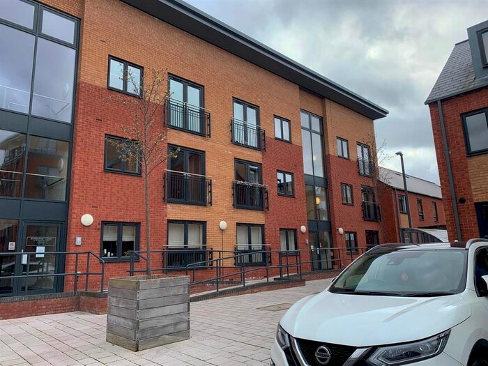 2 Bedroom Flat To Rent In Woodhouse Close, Worcester, WR5